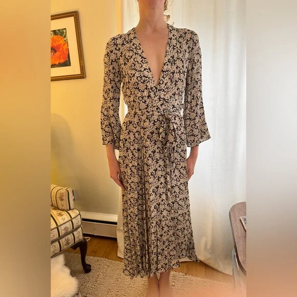 Doen Augusta Dress in Faded Queen Anne's Floral (minor spots) - Picture 16 of 16